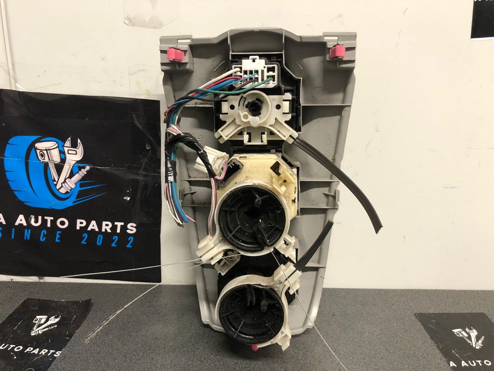 View Auto part Heater/Ac Controls Toyota Yaris 2010
