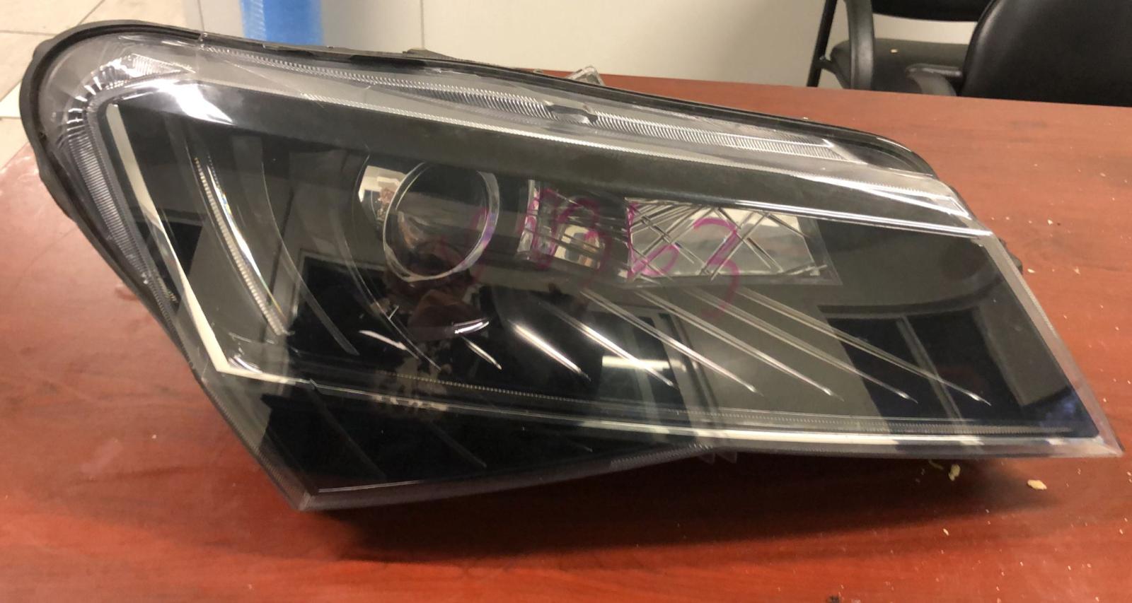 View Auto part Right Headlamp Skoda Superb 2016
